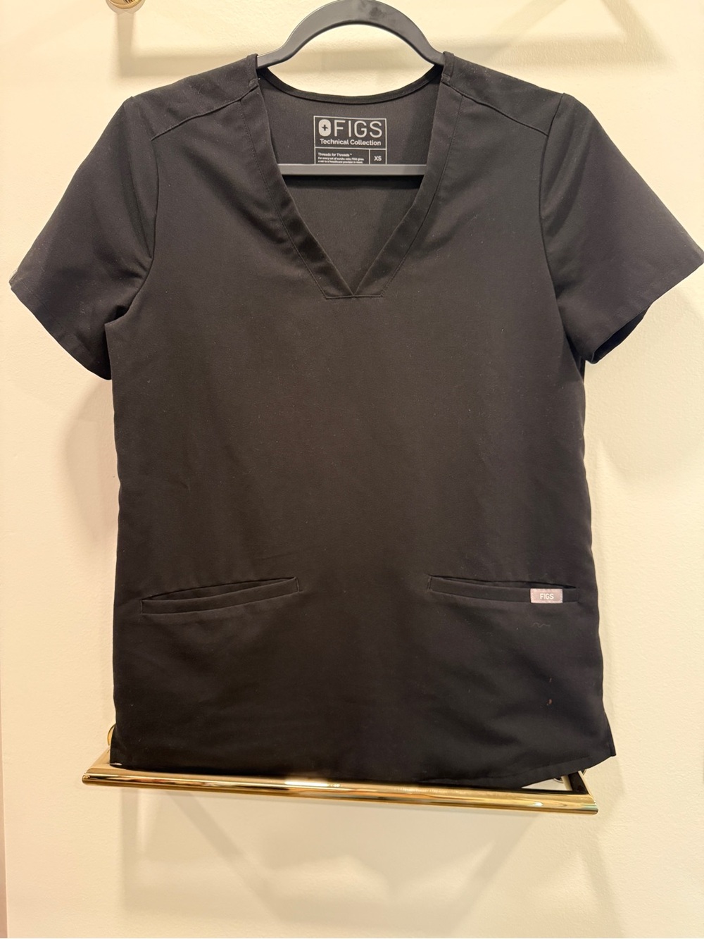 FIGS Black V-Neck Short Sleeve Scrub Top